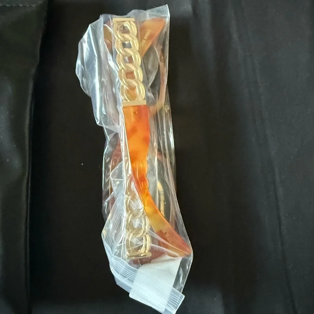 Steve Madden Orange Sunglasses with Black Pouch